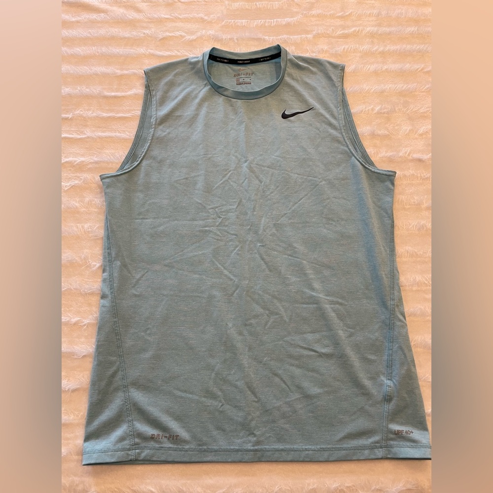 Nike men’s sz medium dri-fit light blue tank